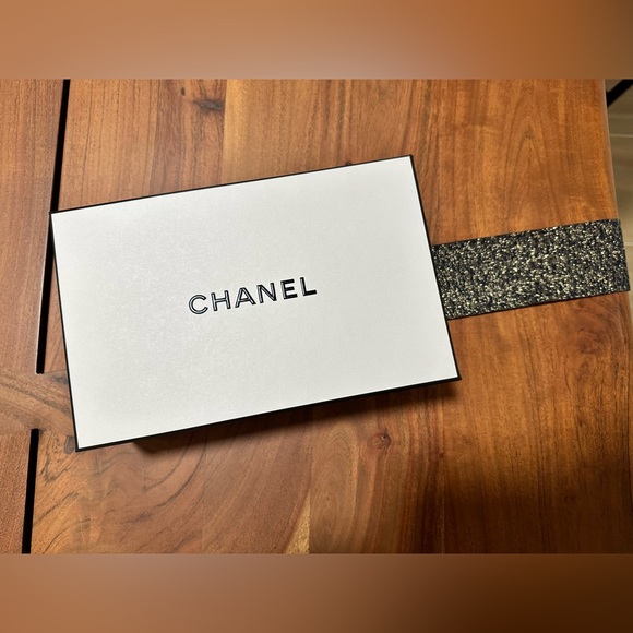 Chanel Gift Box - Picture 3 of 4